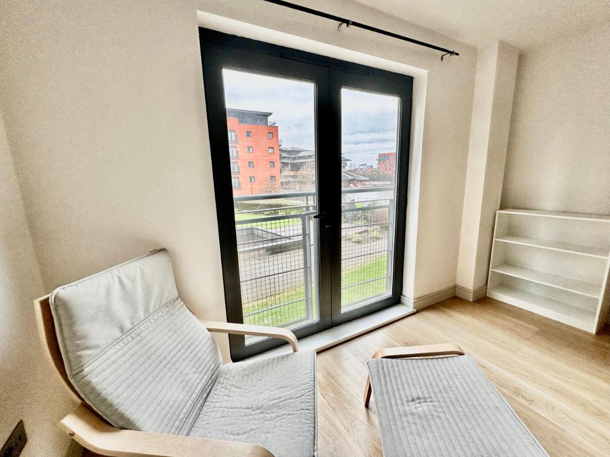 Cosy Canal View Apartment Cardiff Bay Eksteriør bilde